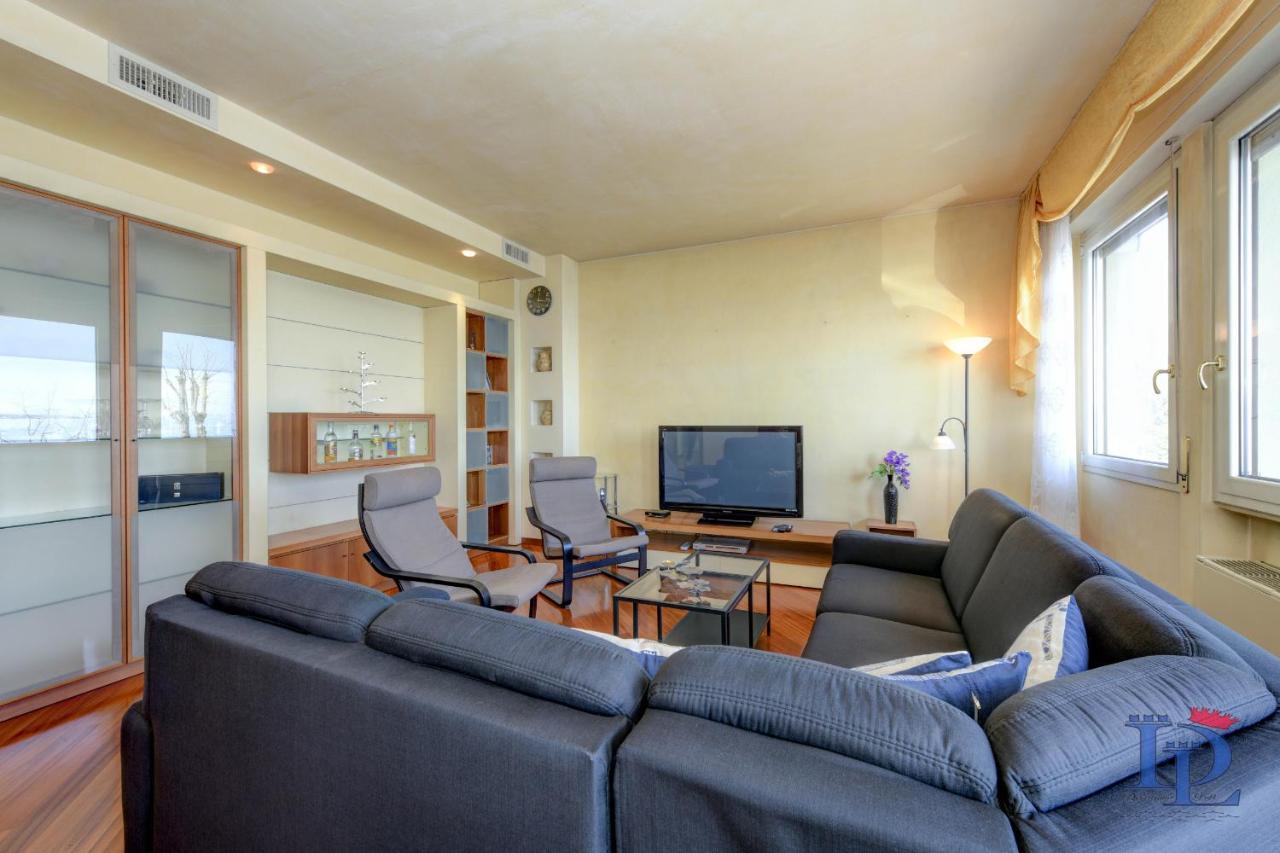 Desenzanoloft Official Partner Marriott Homes & Villas - Charming On The Lake Front Lake Desenzano del Garda Exterior photo